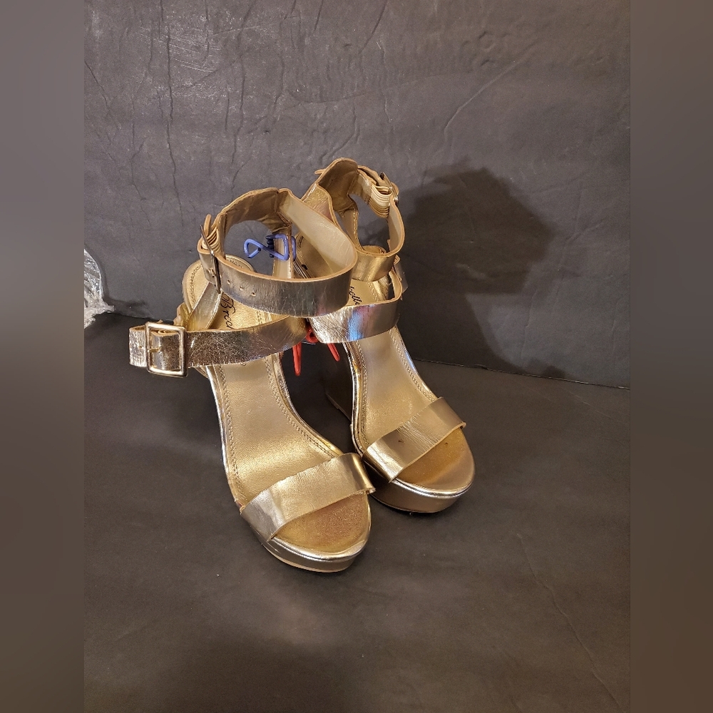 Breckelle's Sandal Wedges